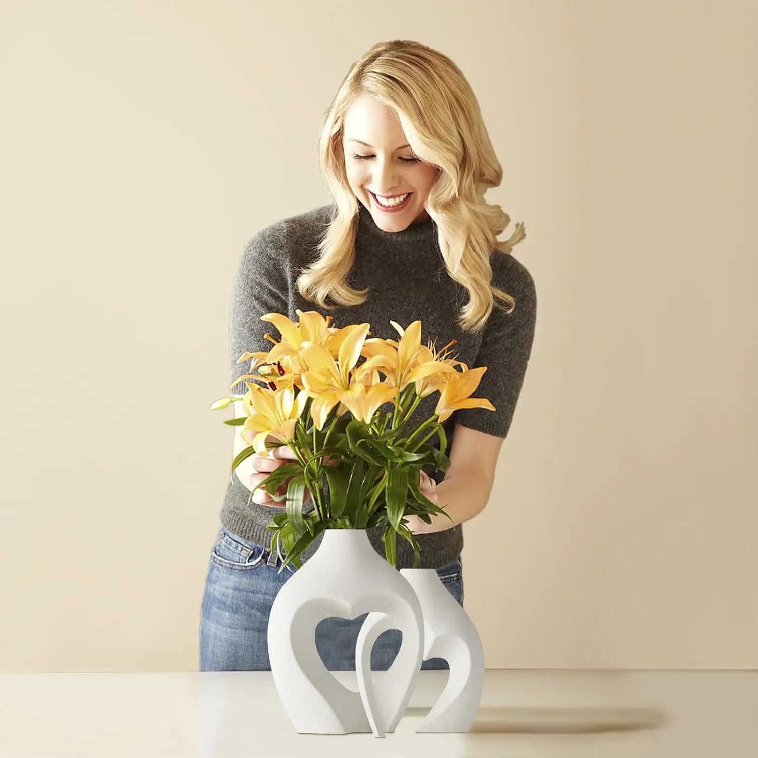 Heart-Shaped White Ceramic Vases, Set of 2, Nordic Minimalist Decorative Vases for Table Centerpiece, Wedding, Dining, Living Room, Office, and Home Decor.